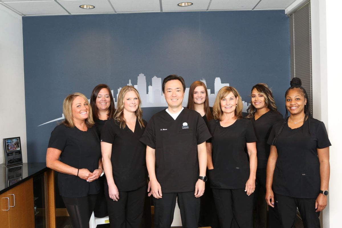 Moon Orthodontics, led by Dr. Joe Moon in Overland Park and Olathe, presents two compelling treatments to sort this out: extraction therapy and non-extraction therapy. This blog will take you behind the scenes of these two treatments, comparing their similarities and highlighting when each step is best performed. So let's explore the particulars of extraction therapy vs. non-extraction Therapy together.